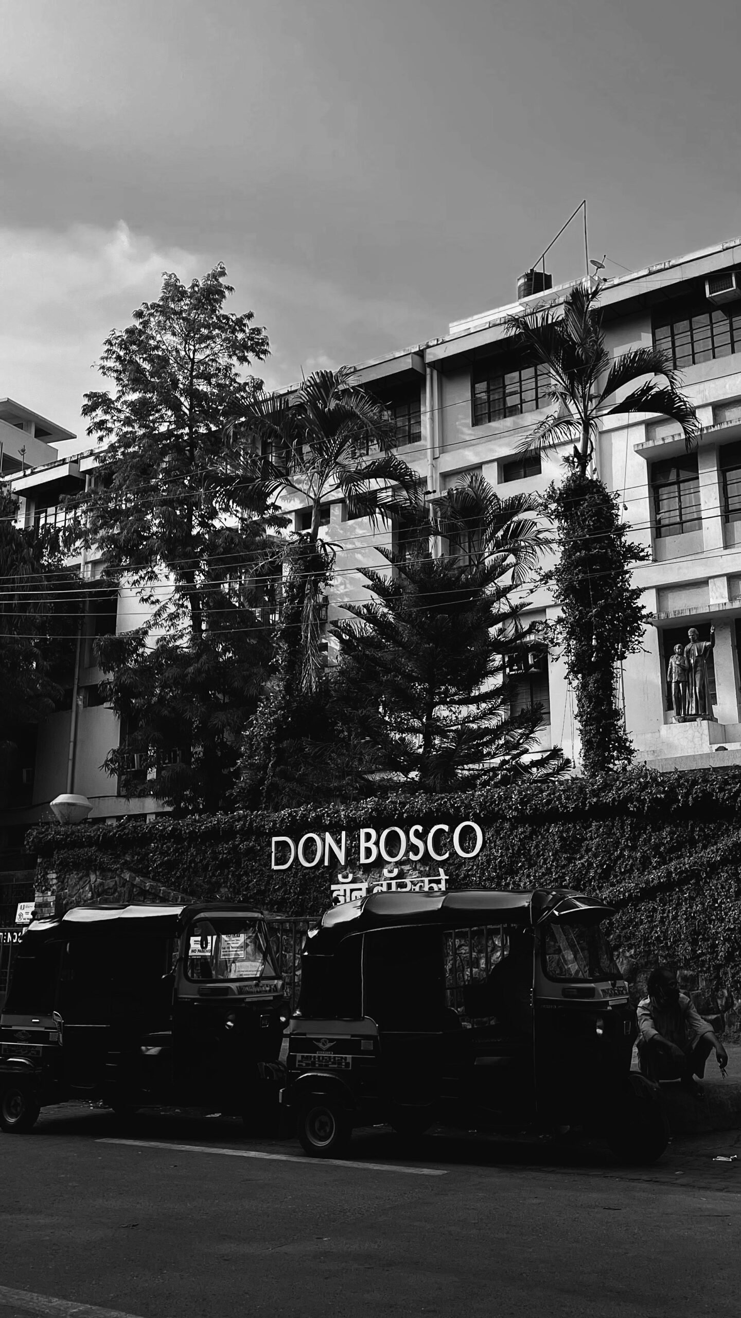 a black and white photo of a don bosco building